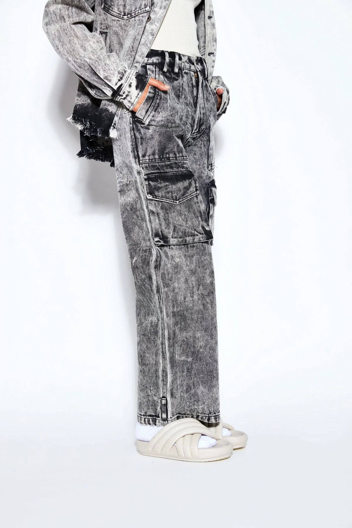 90s Baggy Denim Cargo Jeans- White - Image 2