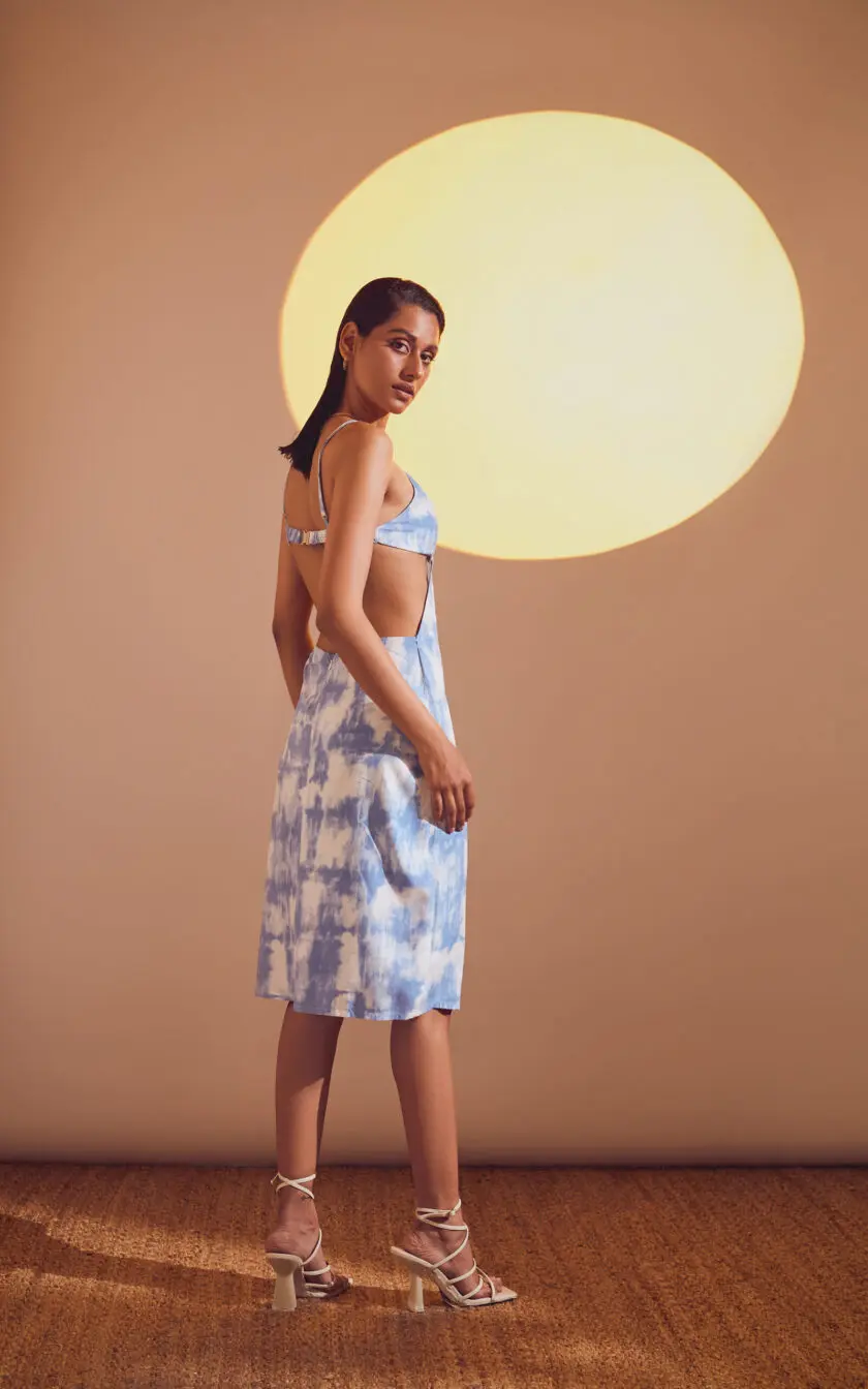 Blue-White Printed Tie-Dye Effect Back Opening Fitted Dress - Image 2