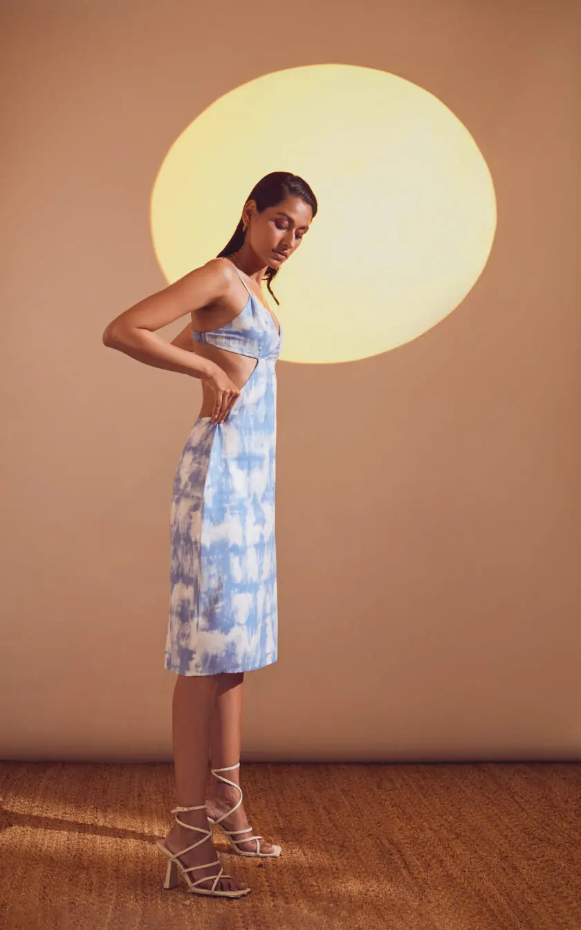 Blue-White Printed Tie-Dye Effect Back Opening Fitted Dress - Image 4