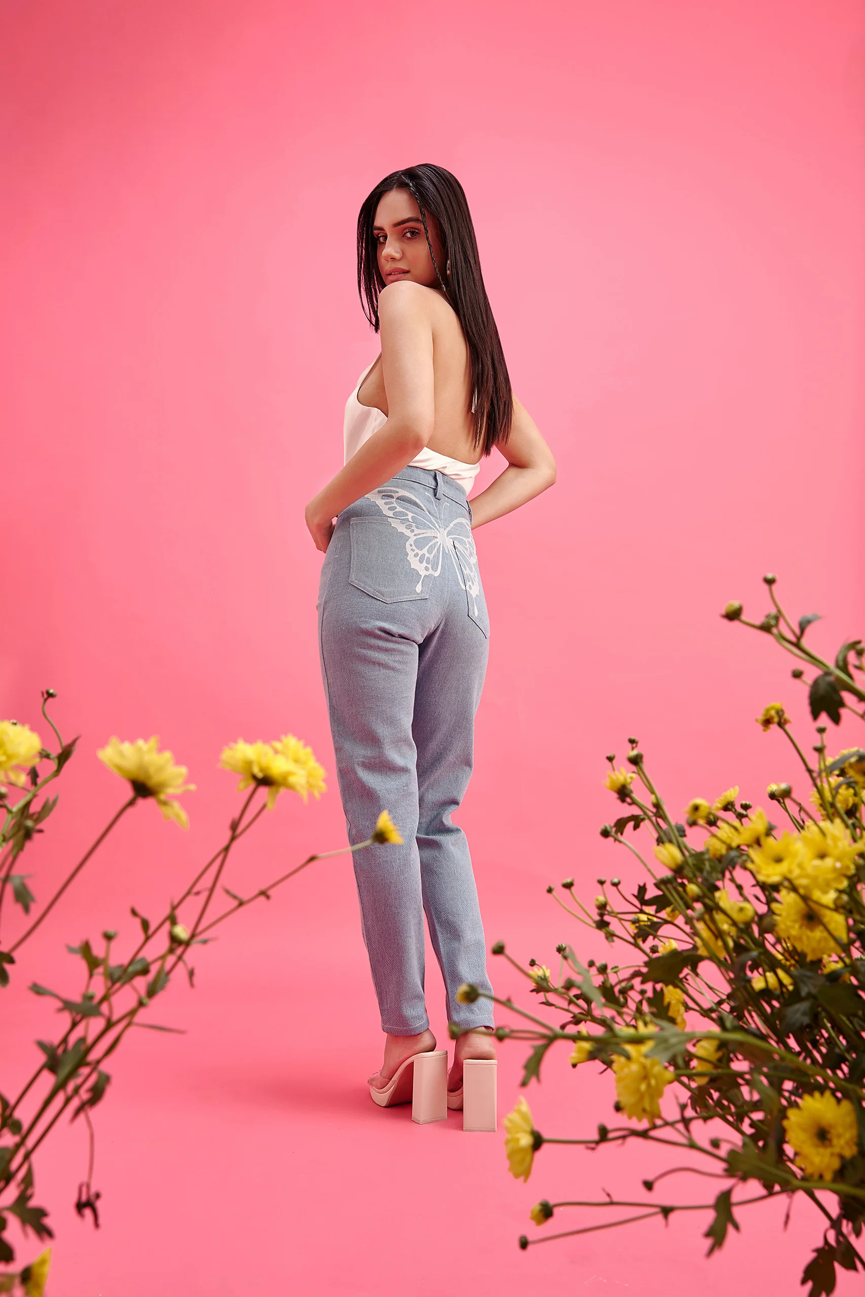 Butterfly-Print Mom Jeans - Image 4