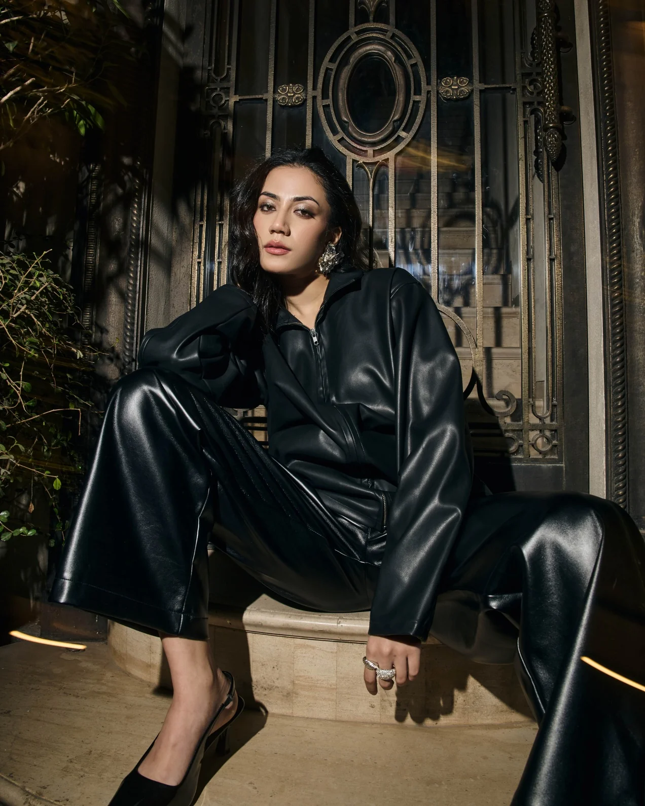 Classic Black Faux Leather Zip-Up Jacket - Image 4