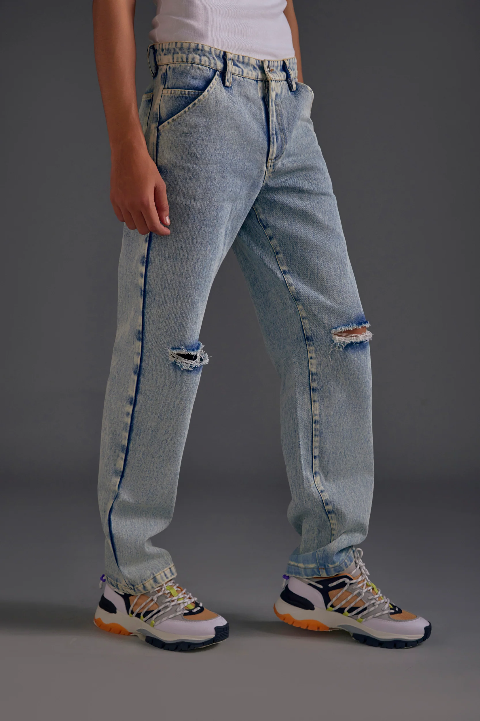 Light Wash Blue Knee-Cut Jeans - Image 2