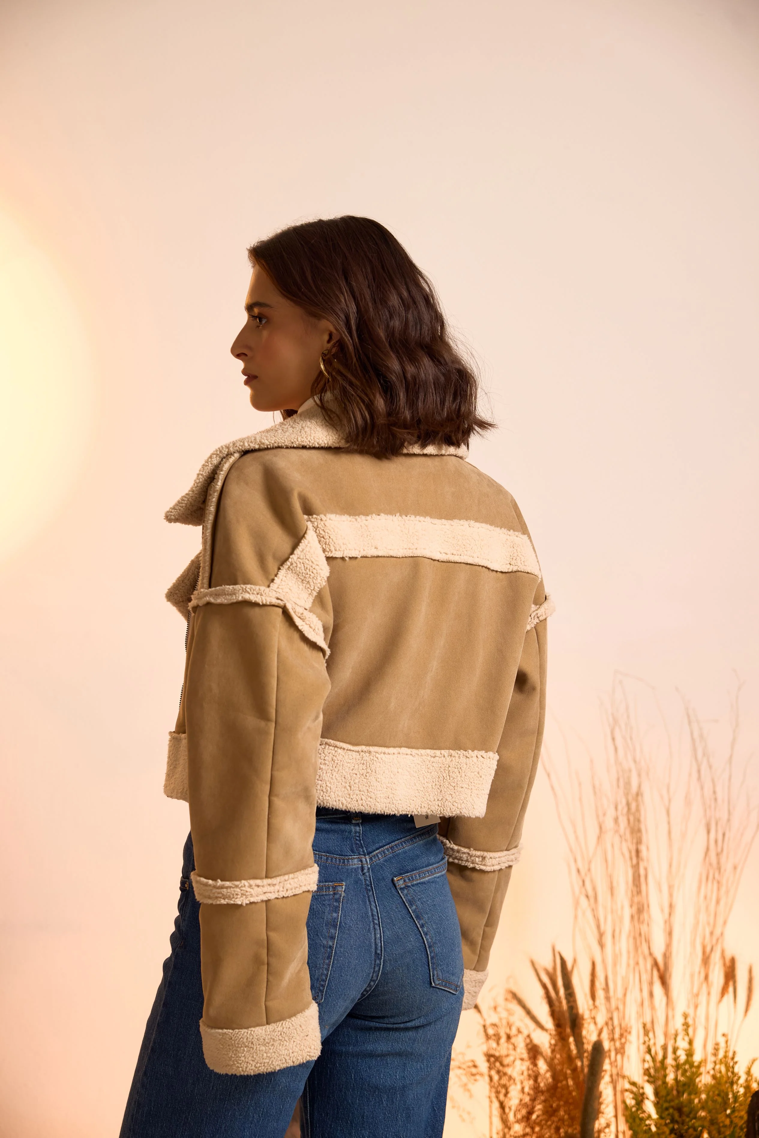Notch Lapel Cropped Shearling Jacket - Image 3