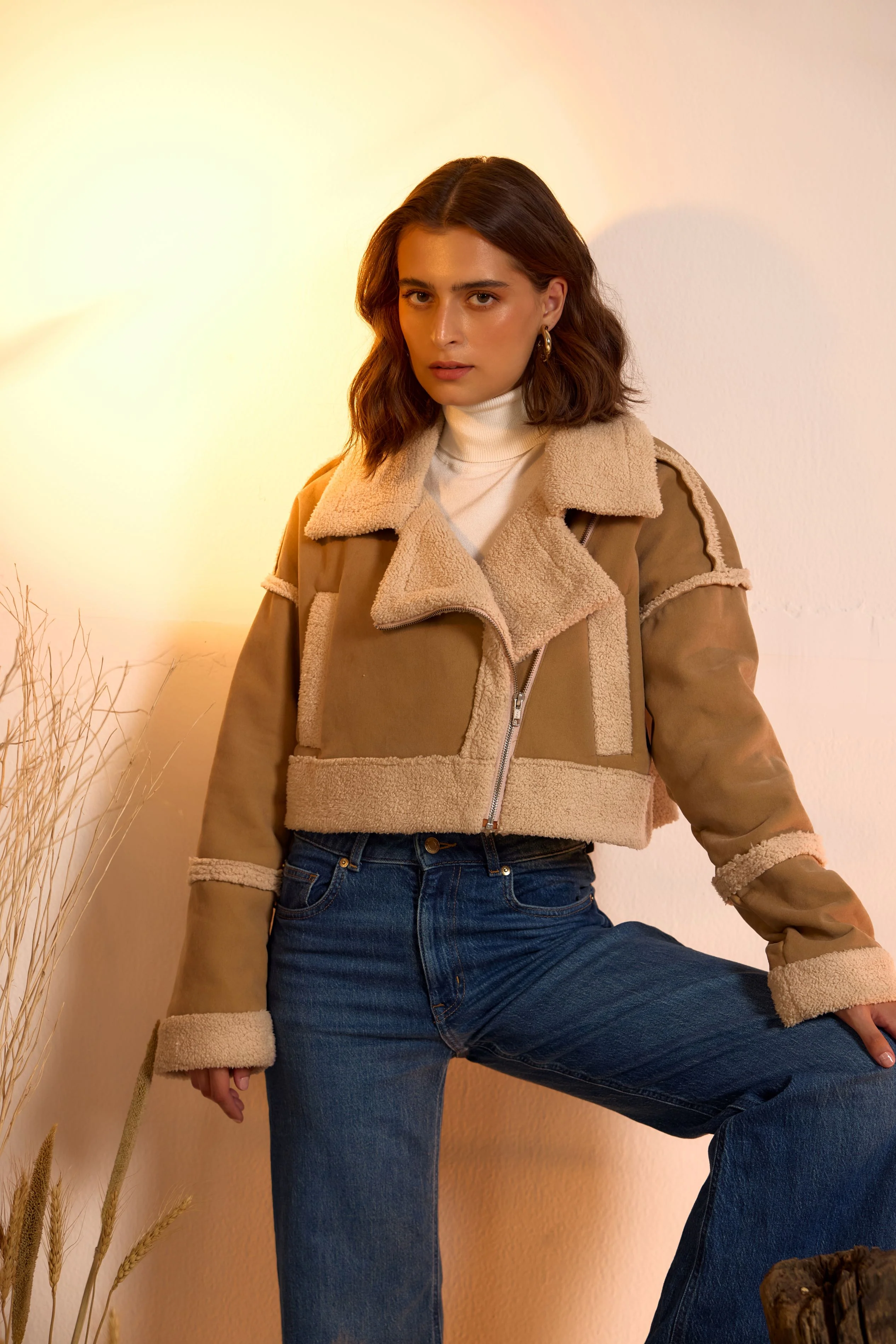 Notch Lapel Cropped Shearling Jacket - Image 4