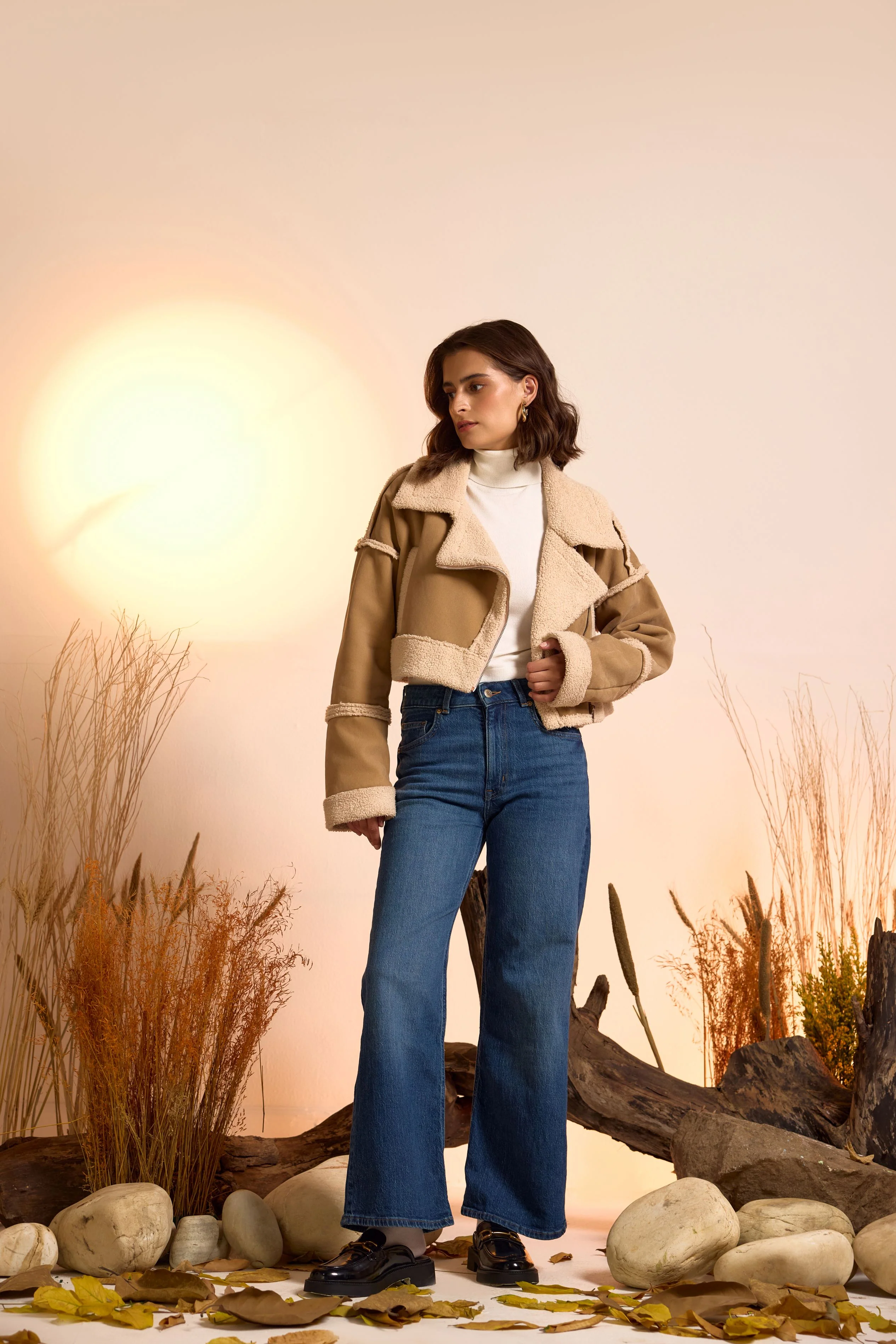 Notch Lapel Cropped Shearling Jacket - Image 5