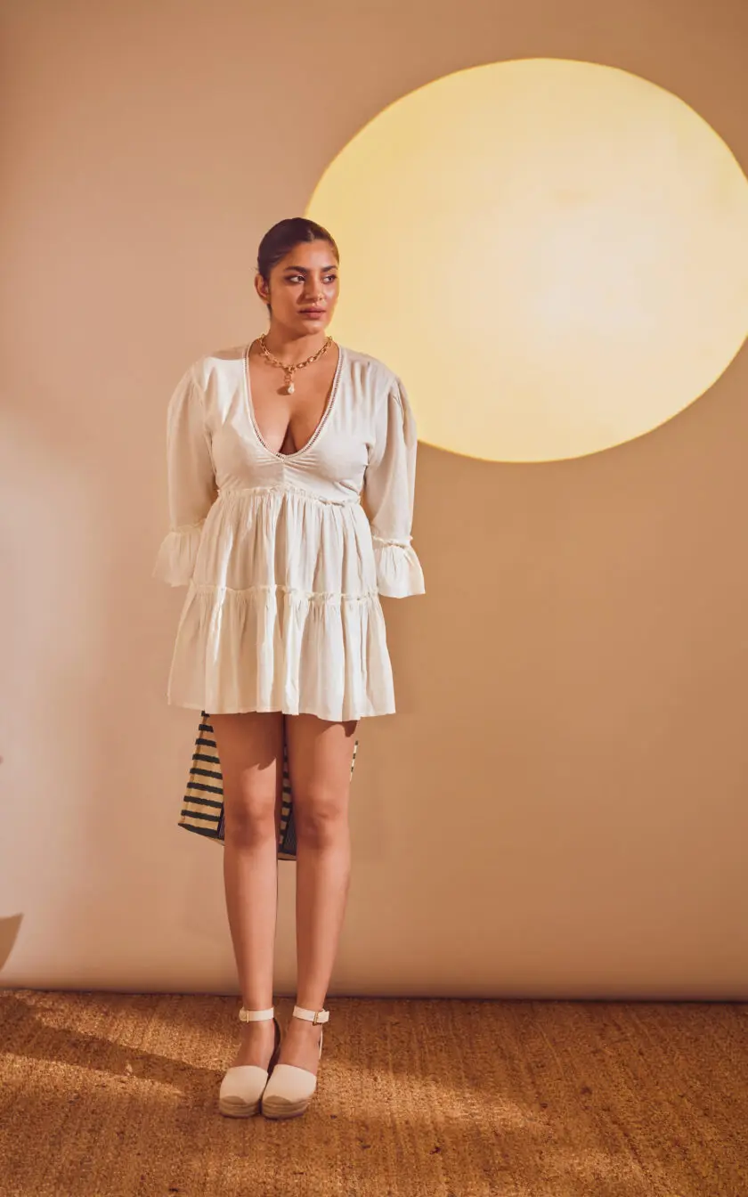 Off White V- Neck Fitted Dress With Lace Detail - Image 4