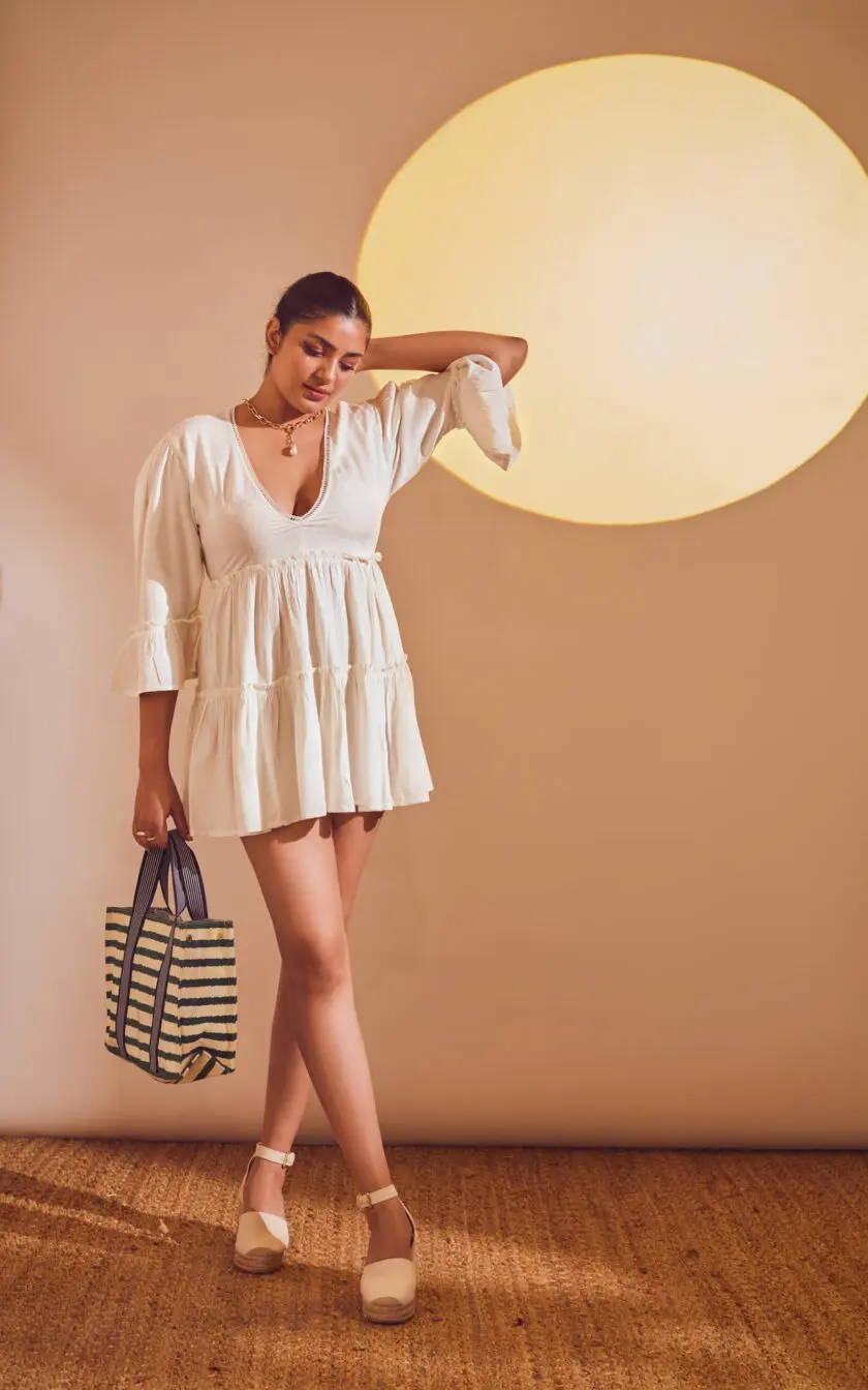 Off White V- Neck Fitted Dress With Lace Detail - Image 5