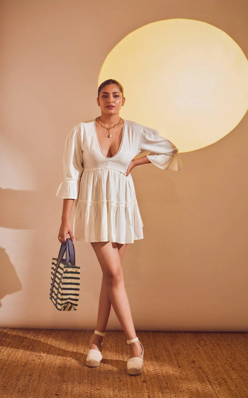 Off White V- Neck Fitted Dress With Lace Detail - Image 6